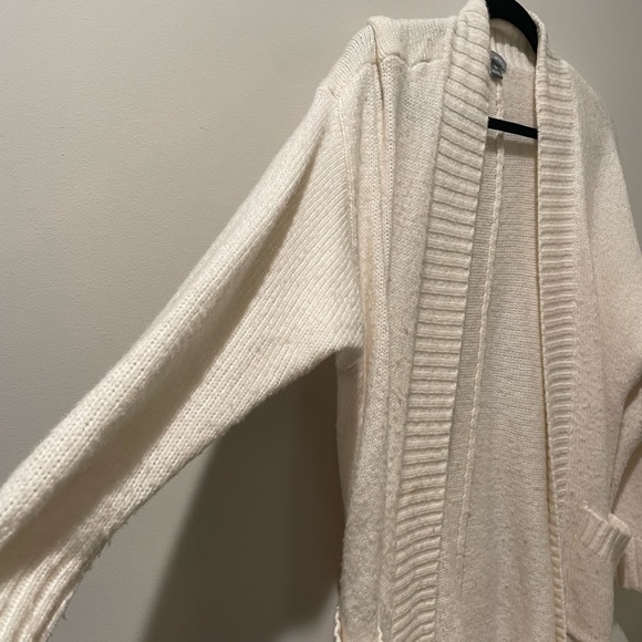 AMERICAN EAGLE | Cream Cardigan/Sweater with Pockets - Picture 2 of 6